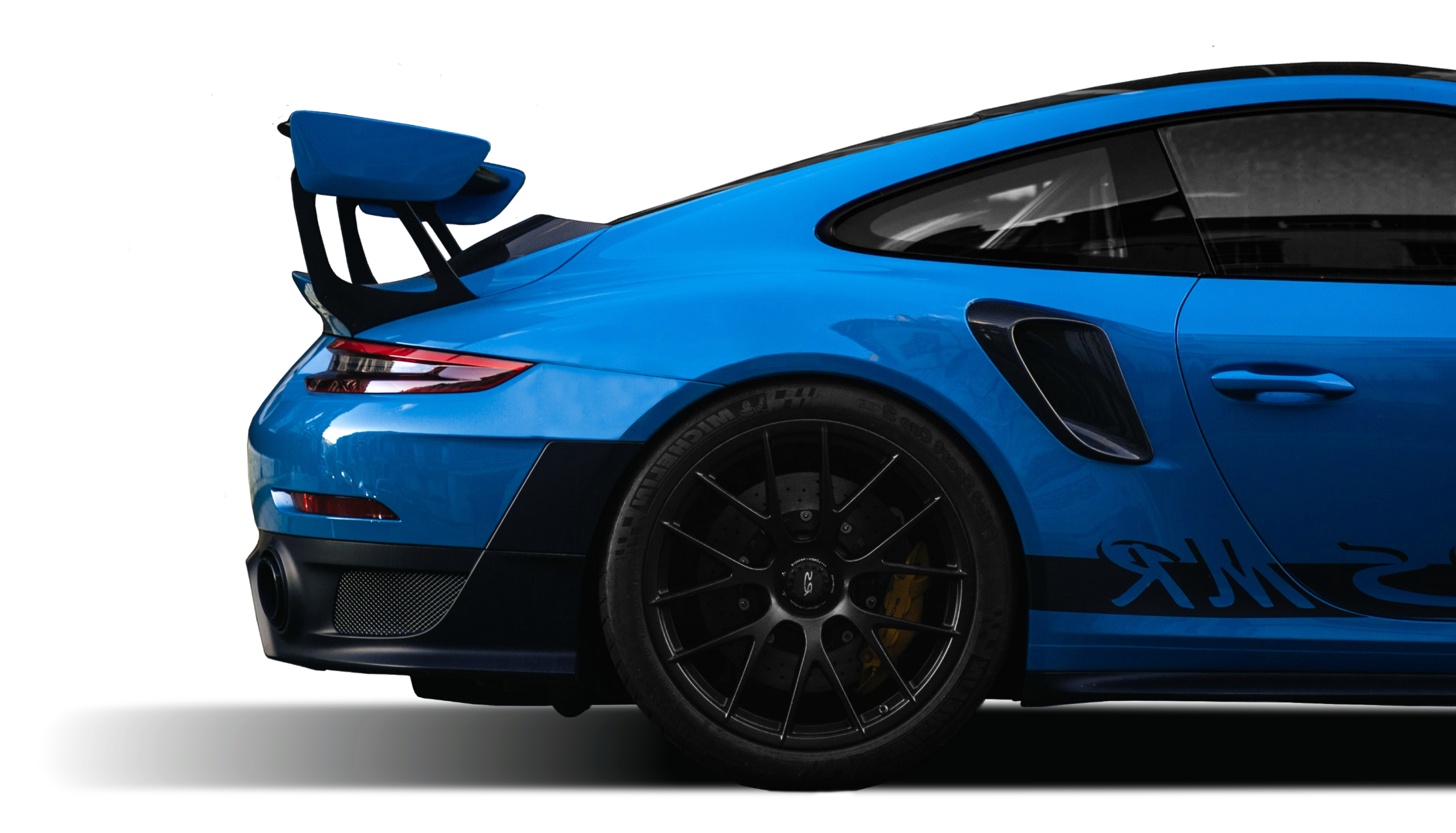 Conducteur récupérant une voiture réservée via Maloc